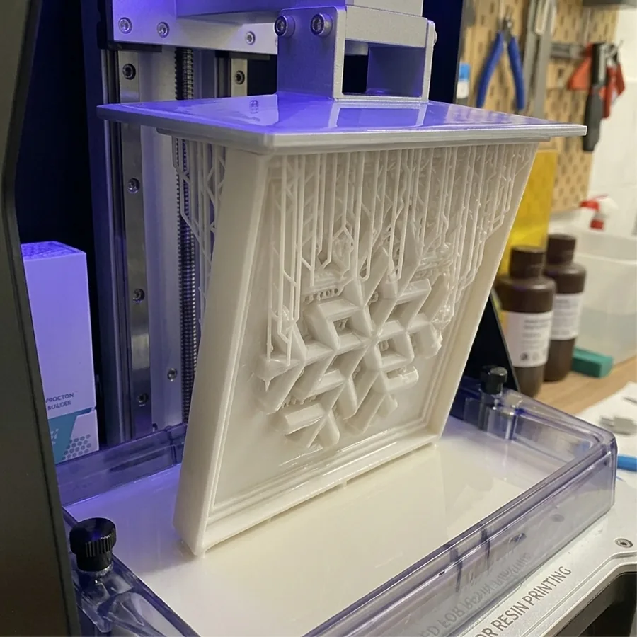 La matrice du Flocon en cours d’impression sur l’imprimante 3D résine